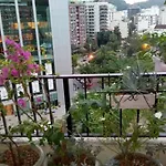 Bed&Brekfast Humaitá - somente mulheres